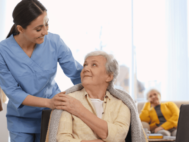 When’s the Right Time to Move Your Loved One to a Dementia Care Facility?