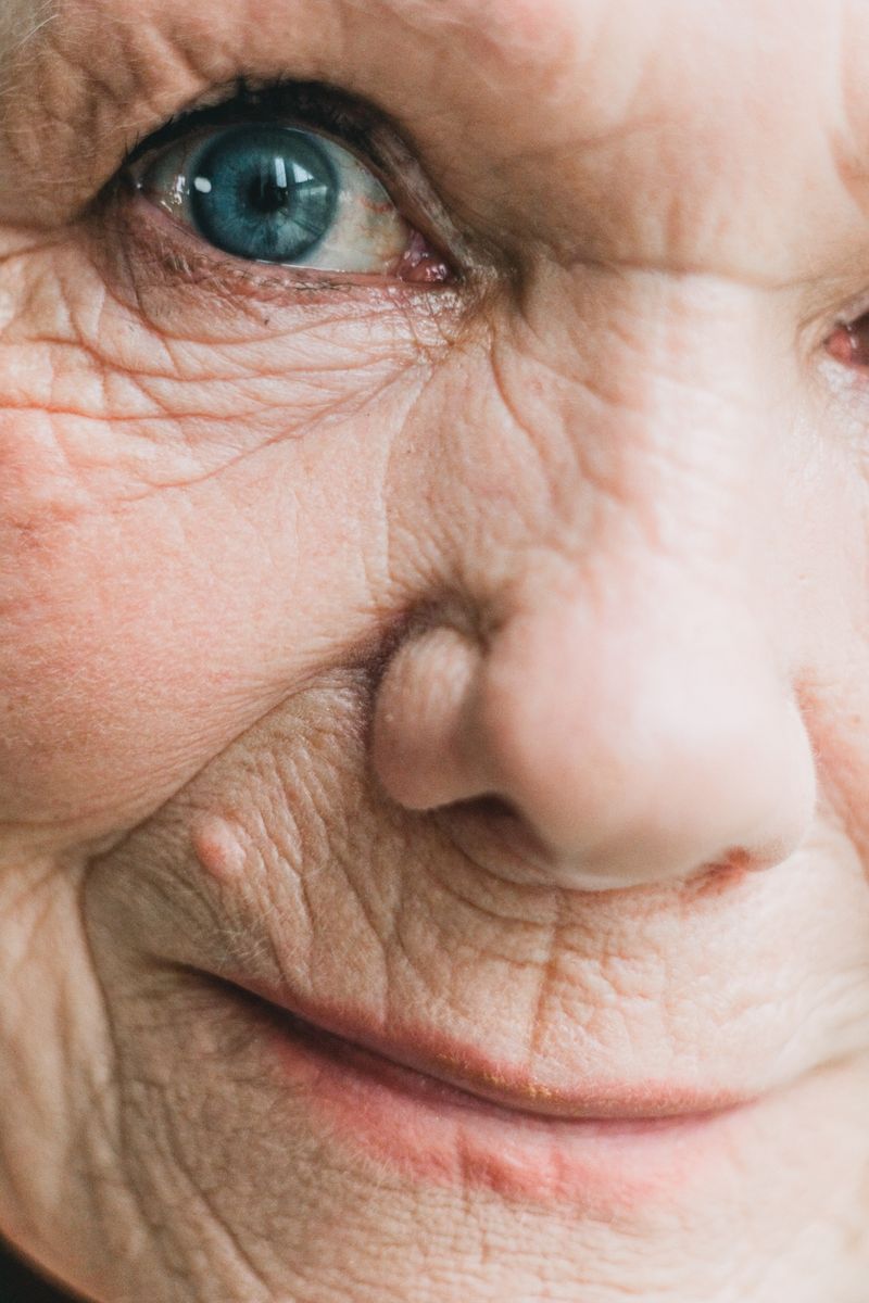 Warning of vision loss with macular degeneration